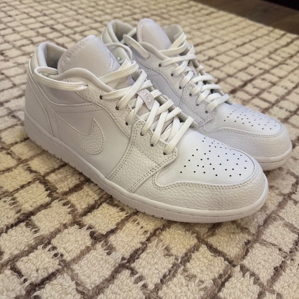 Nike Air Jordan 1 triple white size 9